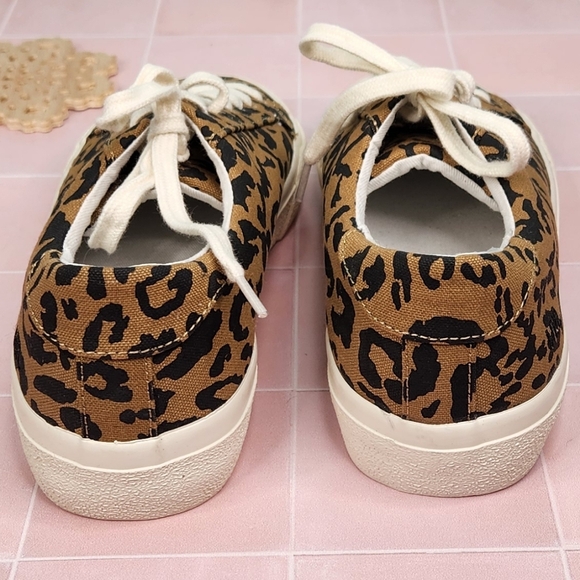 Madewell Sidewalk Low-Top Sneakers in Leopard Print Recycled Canvas - Picture 5 of 9